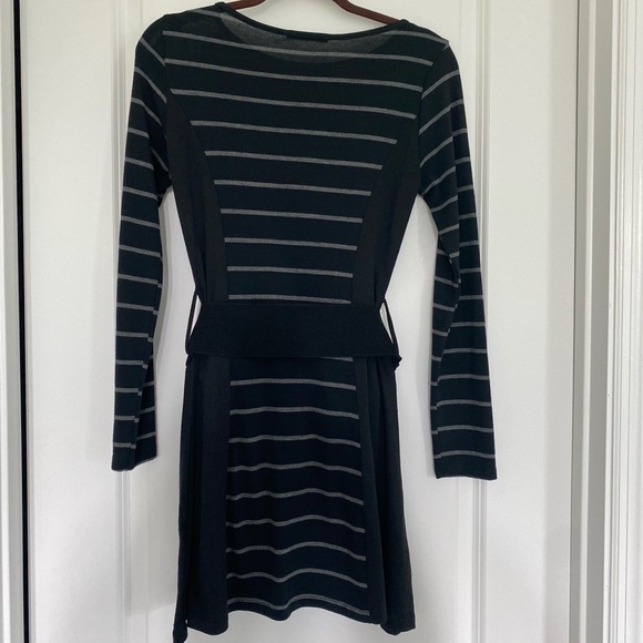 Papaya Black With Gray Stripe Long Sleeves Dress with Belt Size M - Picture 2 of 7